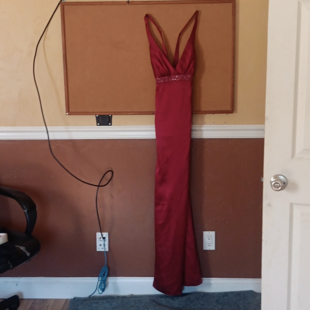 Gorgeous elegant red gown in size 2 by David's bridal.
